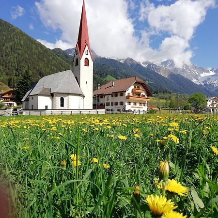 Hotel Messnerwirt Anterselva di Mezzo Bagian luar foto